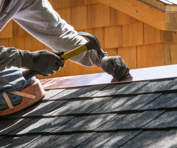 Roof Gutter Cleaning in Maple Bluff, WI